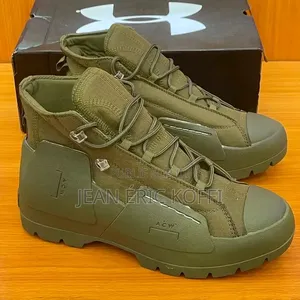 Chaussures Disponible