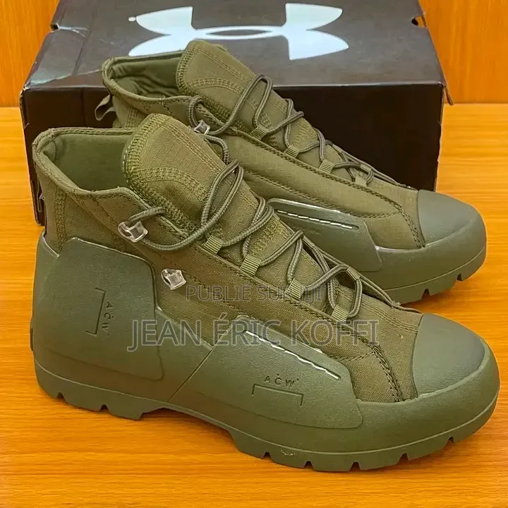 Chaussures Disponible