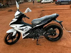 Nouveau Yamaha FZ6 2022 Blanc