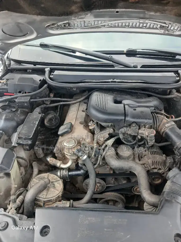 BMW 318i 2000 Gris