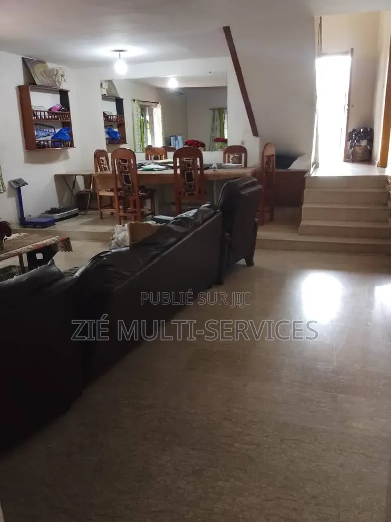 Meublé 5chbre Duplex dans Zié Multi-Service, Deux Plateaux à Vendre