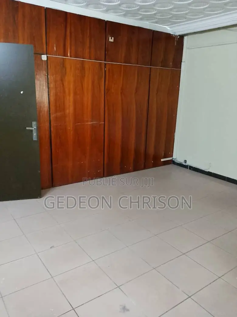 12chbre Villa dans Cocody à Vendre