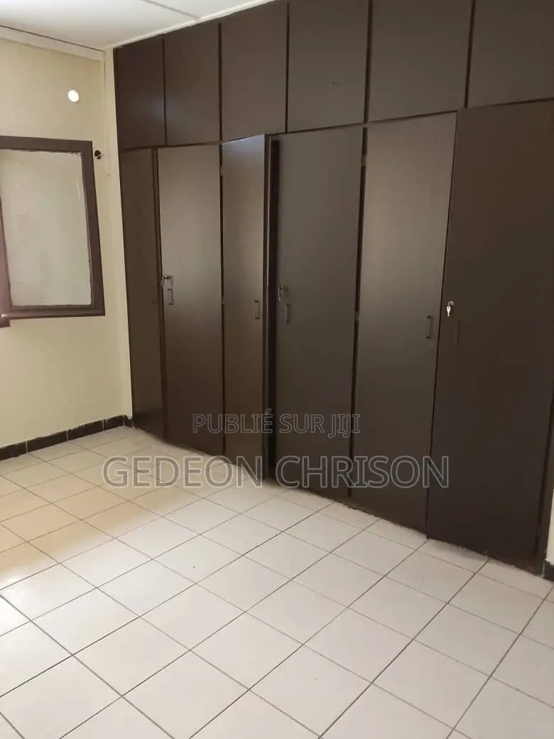 12chbre Villa dans Cocody à Vendre