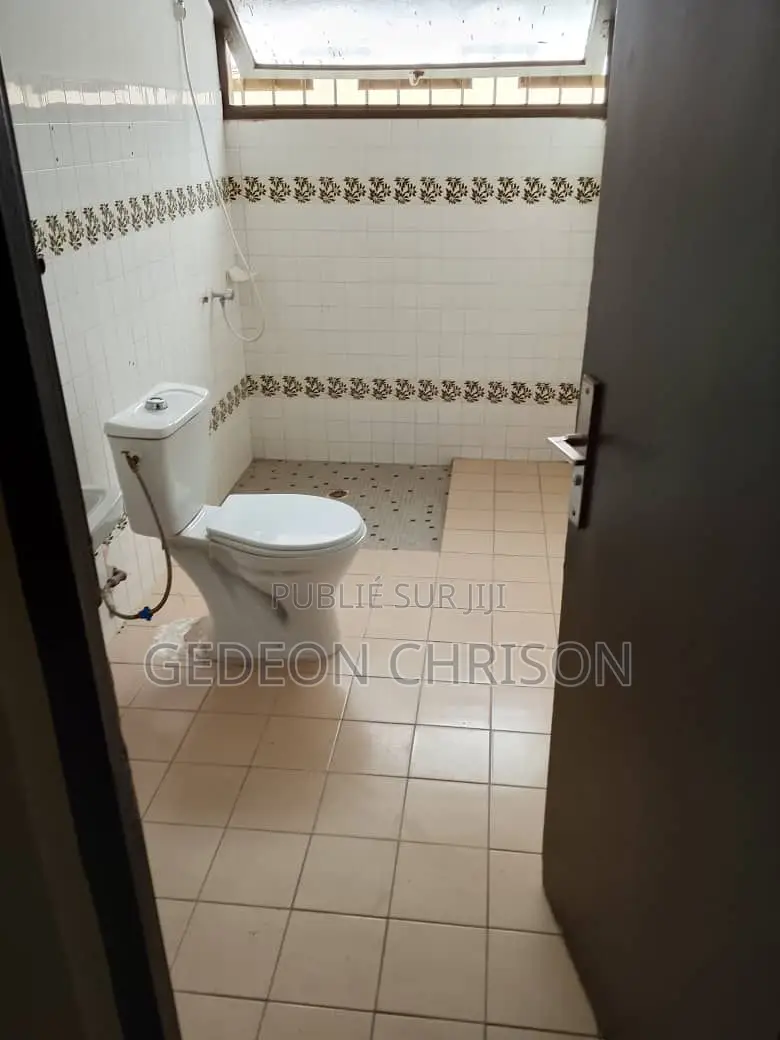 12chbre Villa dans Cocody à Vendre