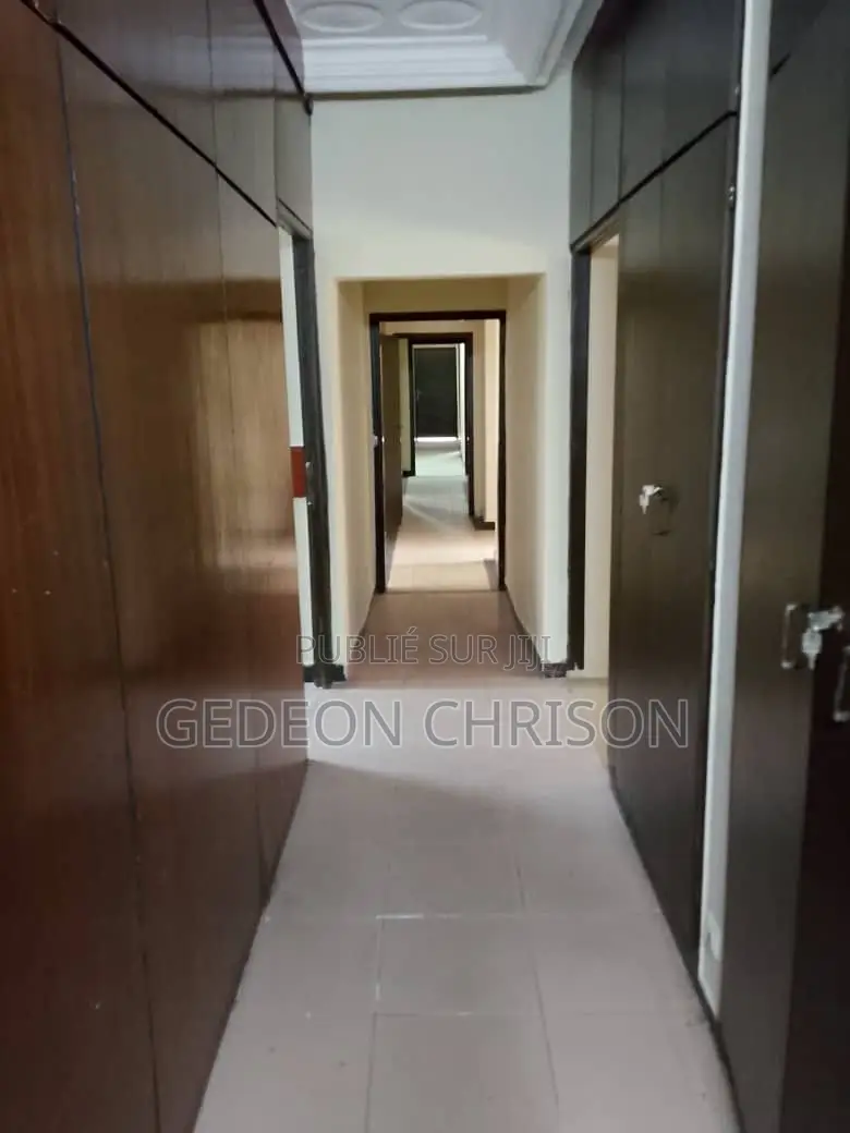 12chbre Villa dans Cocody à Vendre