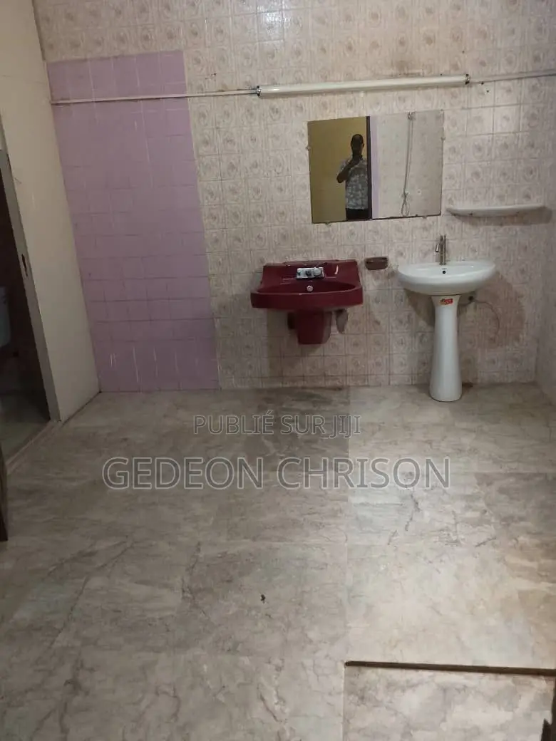12chbre Villa dans Cocody à Vendre