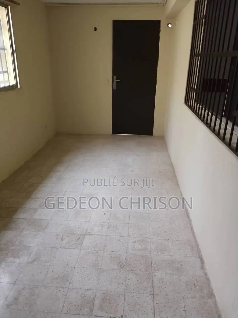 12chbre Villa dans Cocody à Vendre