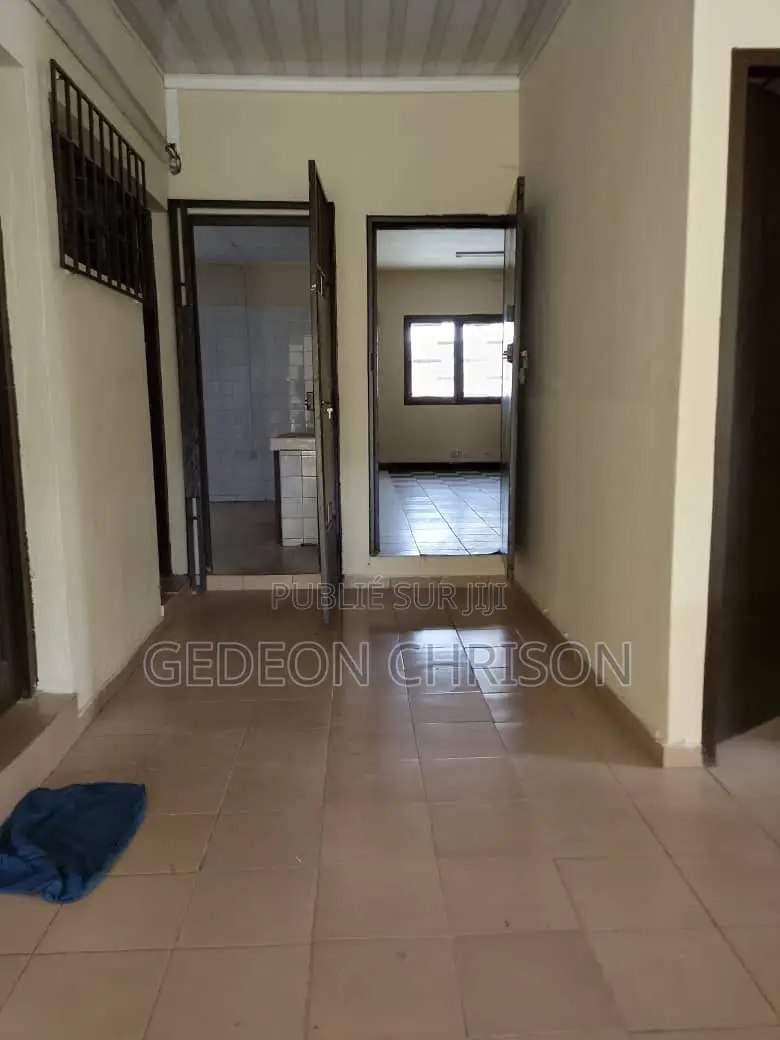 12chbre Villa dans Cocody à Vendre