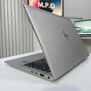 Nouveau Ordinateur portable HP 240 G8 8GB Intel Core i5 SSD 512GB