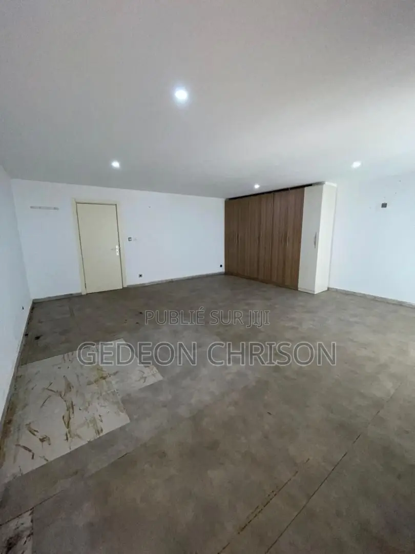 2chbre Appartement dans Cocody à Louer