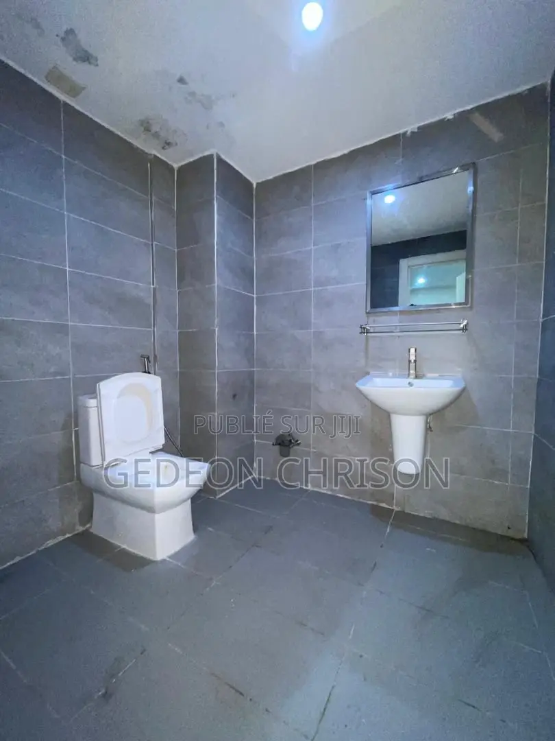 2chbre Appartement dans Cocody à Louer