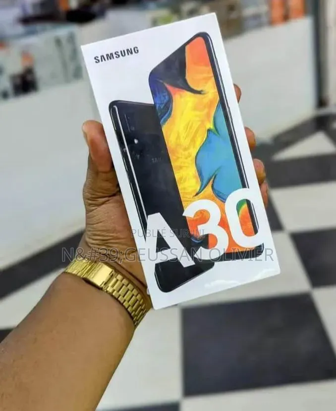 Nouveau Samsung Galaxy A30 64 GB Noir