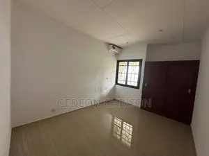 3chbre Villa dans Cocody à Louer