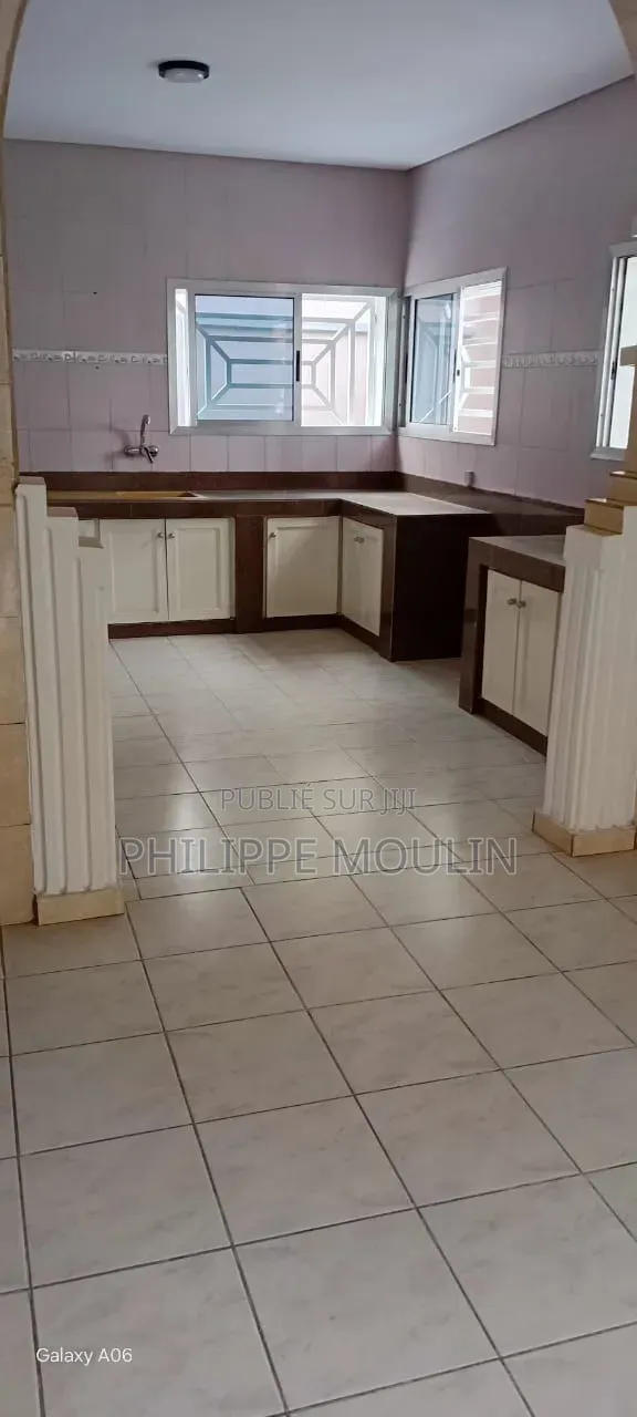 7chbre Duplex dans Duplex 9 Pièces à Louer