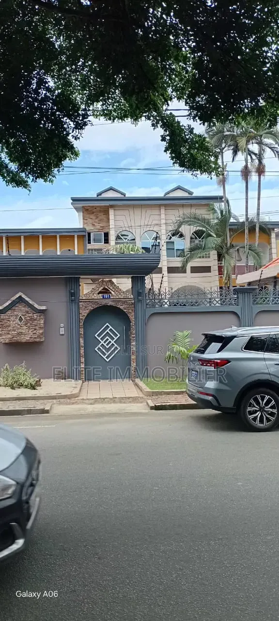 7chbre Duplex dans Cocody Riviera 2 à Louer