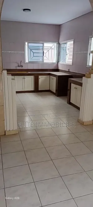 7chbre Duplex dans Cocody Riviera 2 à Louer