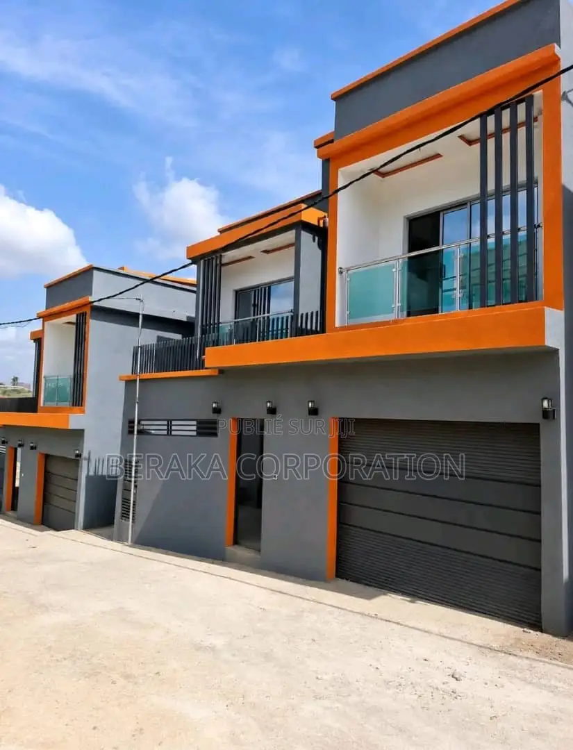 3chbre Duplex dans Beraka Corporation, Cocody à Vendre