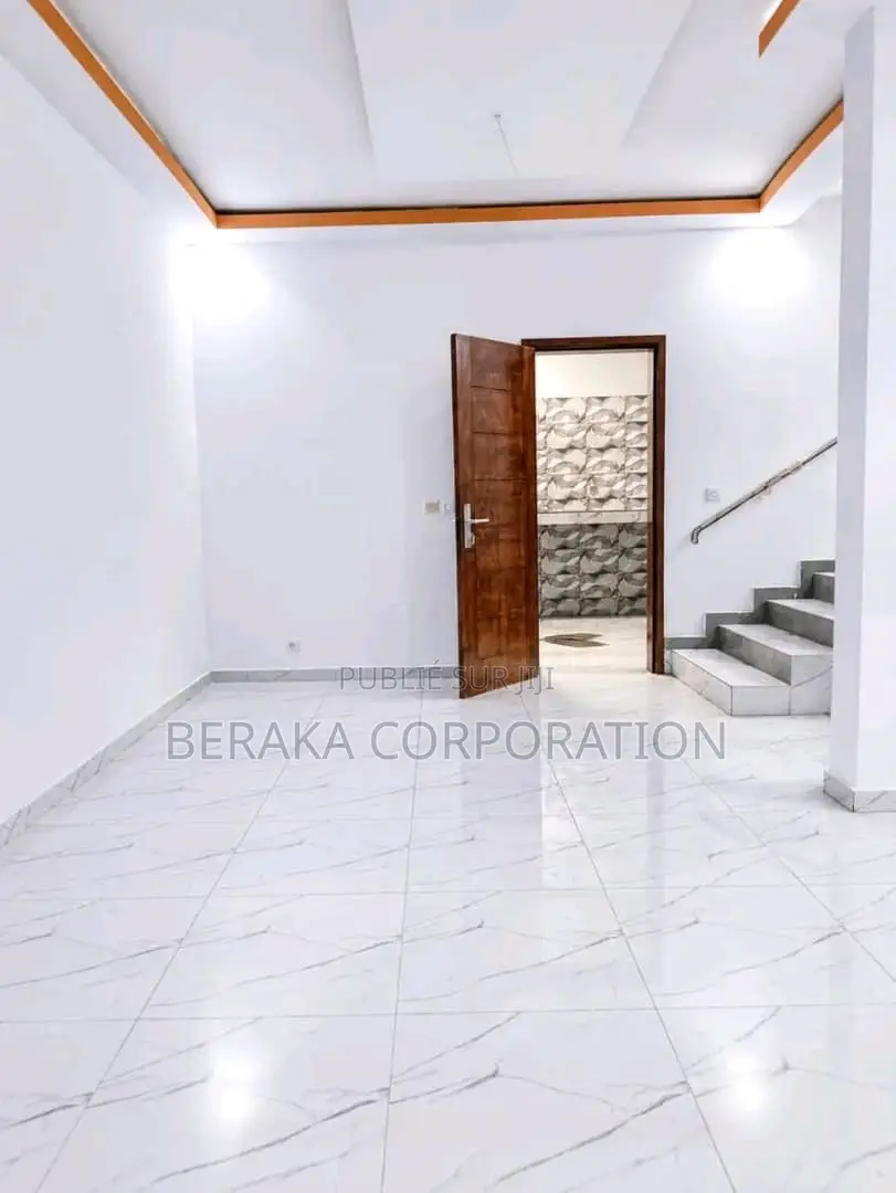 3chbre Duplex dans Beraka Corporation, Cocody à Vendre