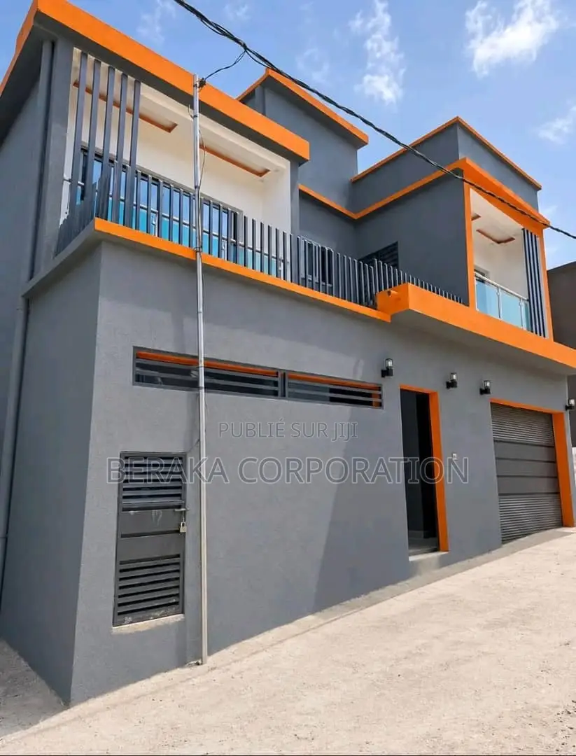 3chbre Duplex dans Beraka Corporation, Cocody à Vendre