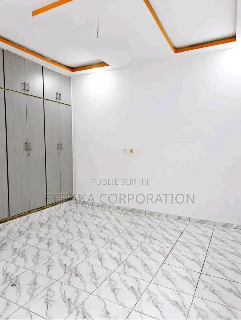 3chbre Duplex dans Beraka Corporation, Cocody à Vendre