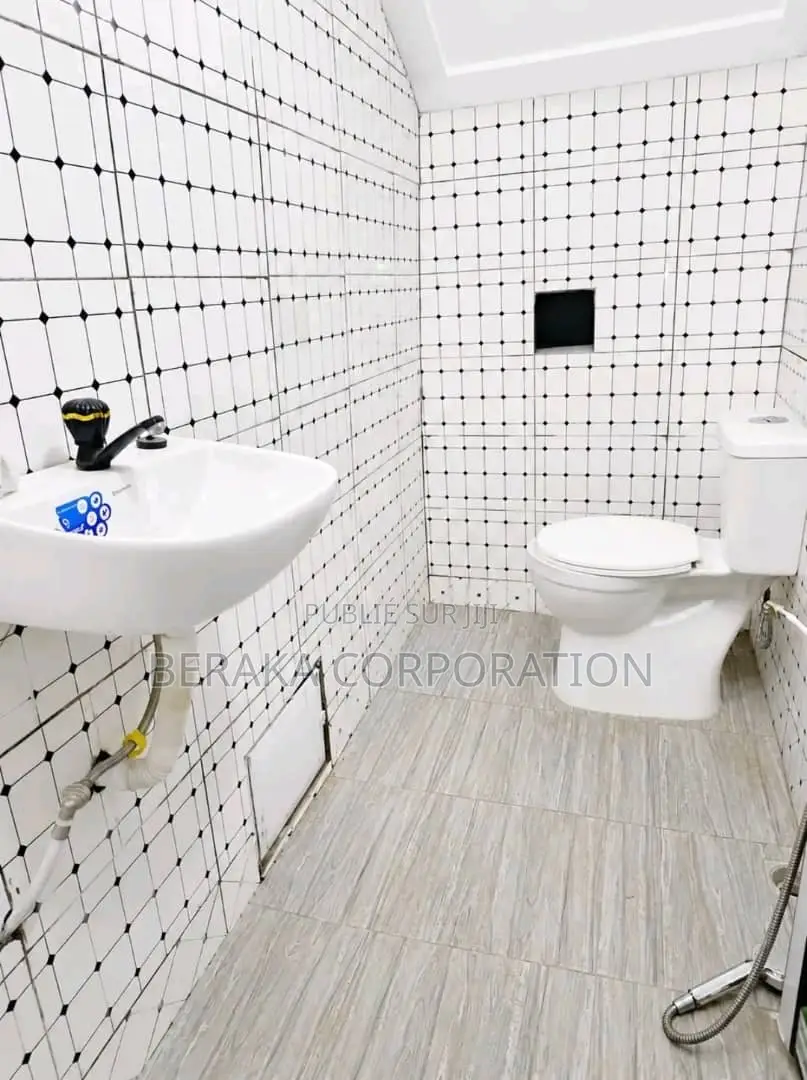 3chbre Duplex dans Beraka Corporation, Cocody à Vendre