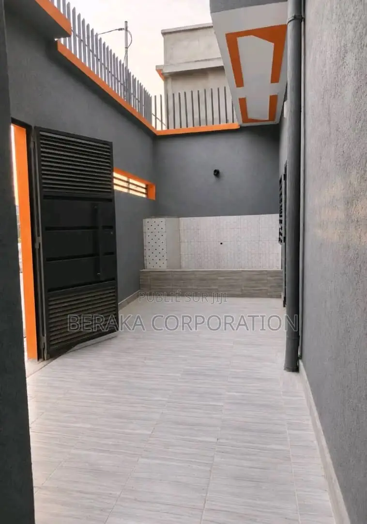 3chbre Duplex dans Beraka Corporation, Cocody à Vendre