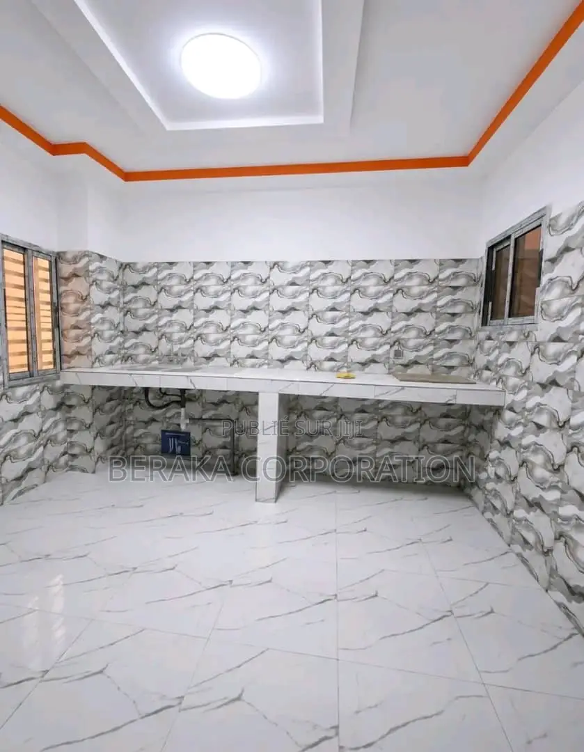 3chbre Duplex dans Beraka Corporation, Cocody à Vendre
