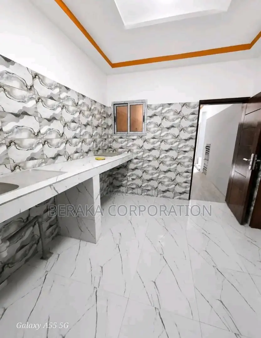 3chbre Duplex dans Beraka Corporation, Cocody à Vendre