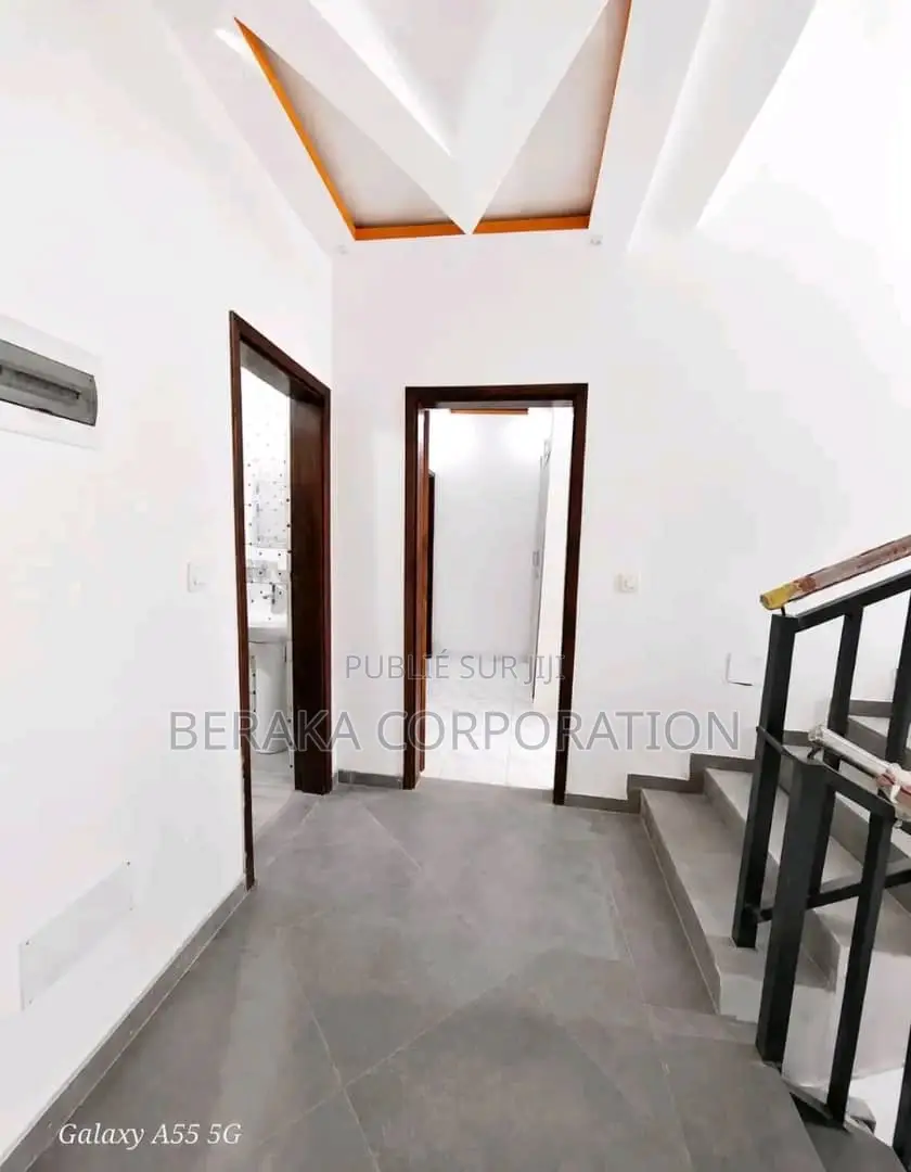 3chbre Duplex dans Beraka Corporation, Cocody à Vendre