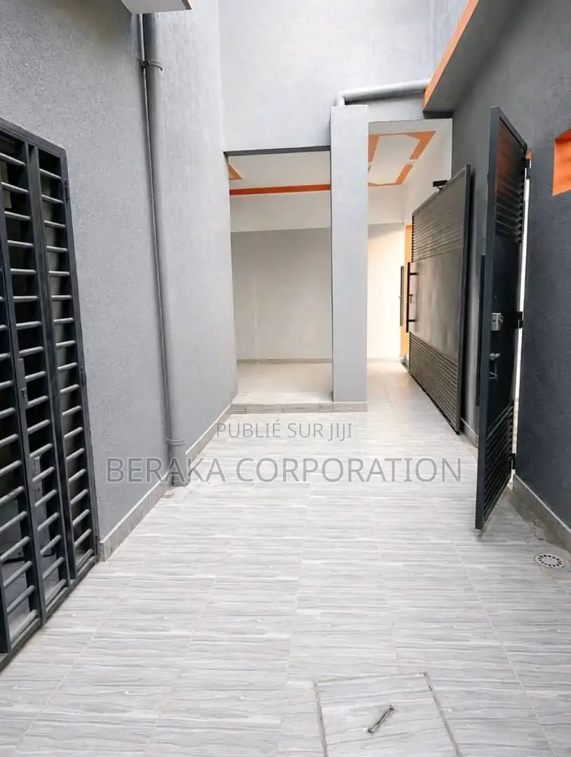 3chbre Duplex dans Beraka Corporation, Cocody à Vendre