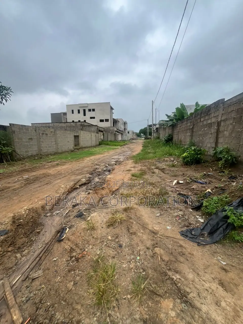 A Vendre Terrain Clôturé De 400m2 Disponible a Bingerville