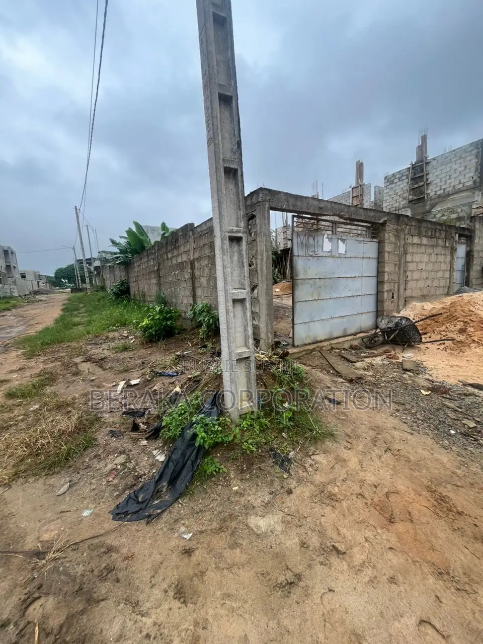 A Vendre Terrain Clôturé De 400m2 Disponible a Bingerville