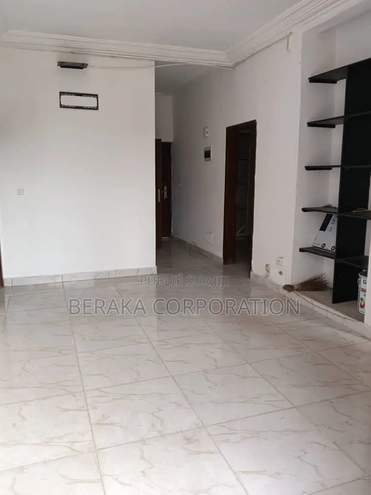 2chbre Appartement dans Beraka Corporation, Cocody à Vendre