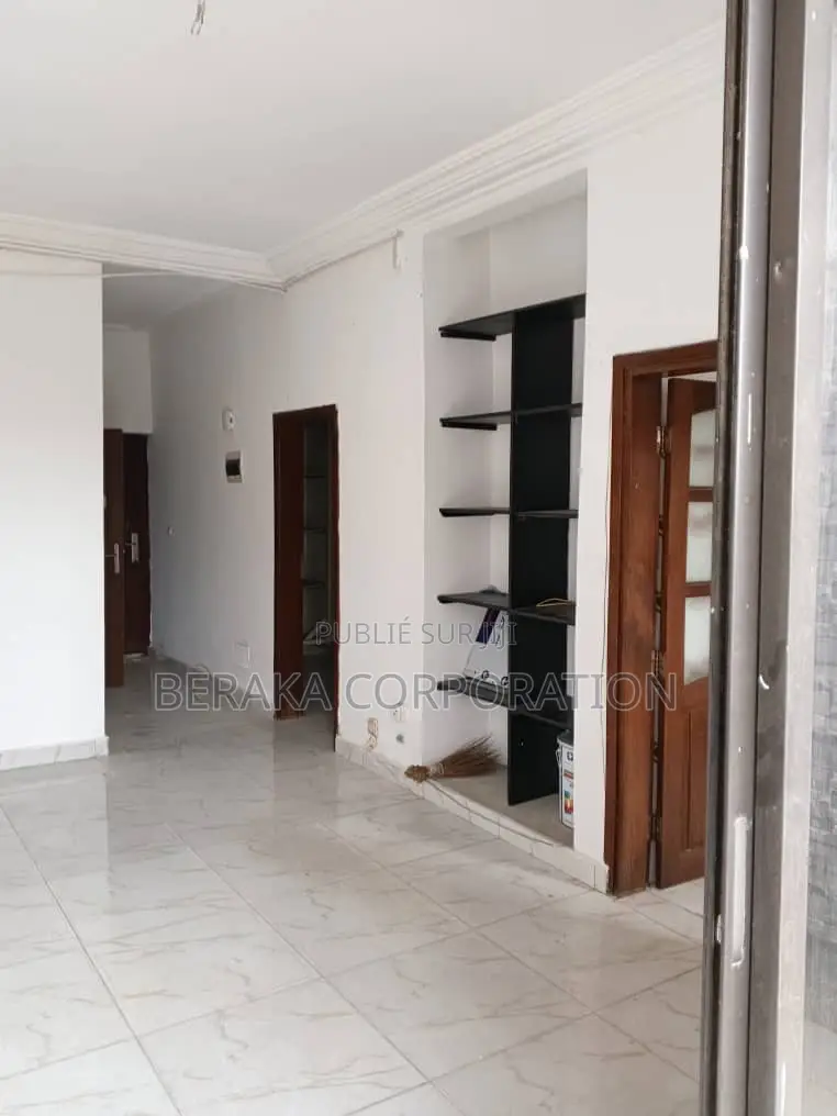 2chbre Appartement dans Beraka Corporation, Cocody à Vendre