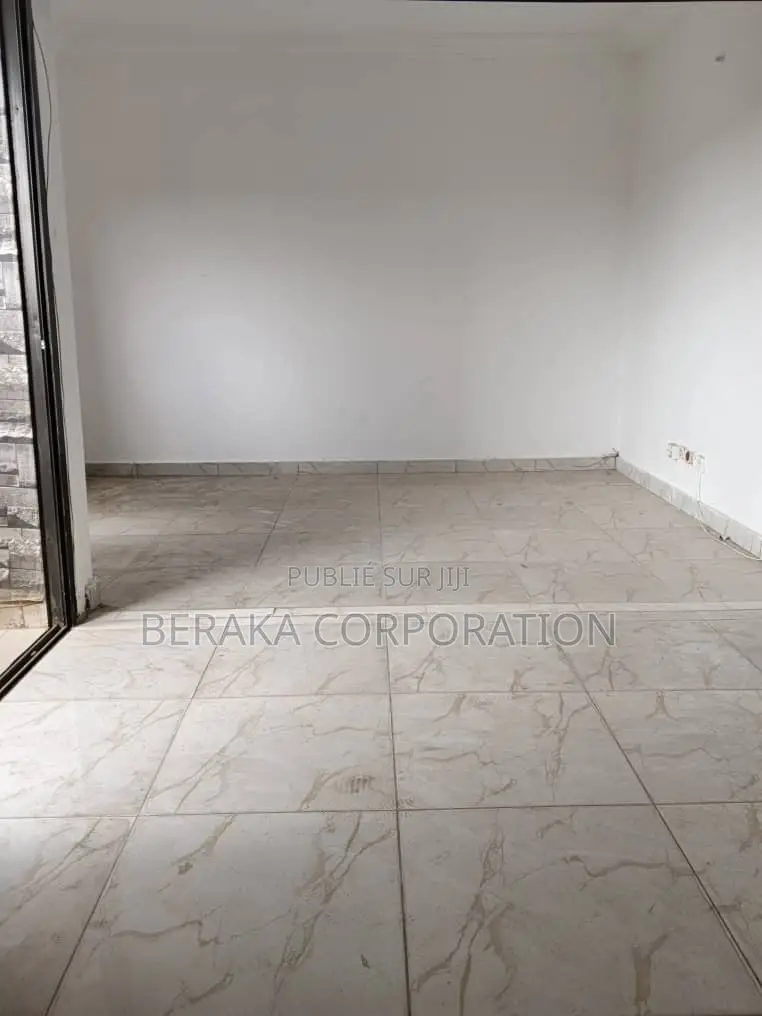 2chbre Appartement dans Beraka Corporation, Cocody à Vendre