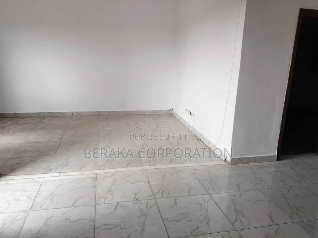 2chbre Appartement dans Beraka Corporation, Cocody à Vendre