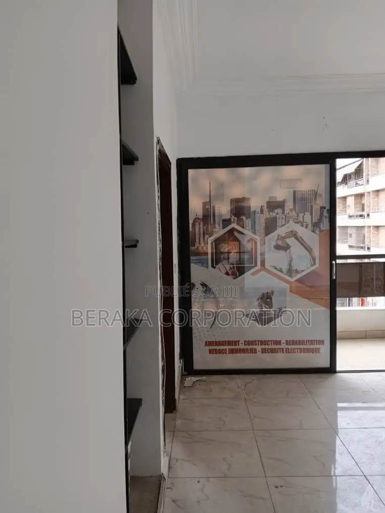 2chbre Appartement dans Beraka Corporation, Cocody à Vendre