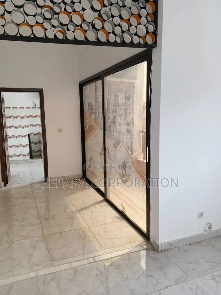 2chbre Appartement dans Beraka Corporation, Cocody à Vendre