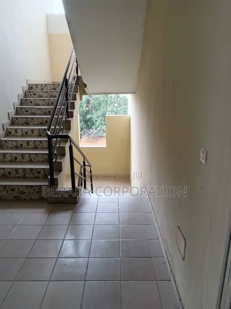 2chbre Appartement dans Beraka Corporation, Cocody à Vendre