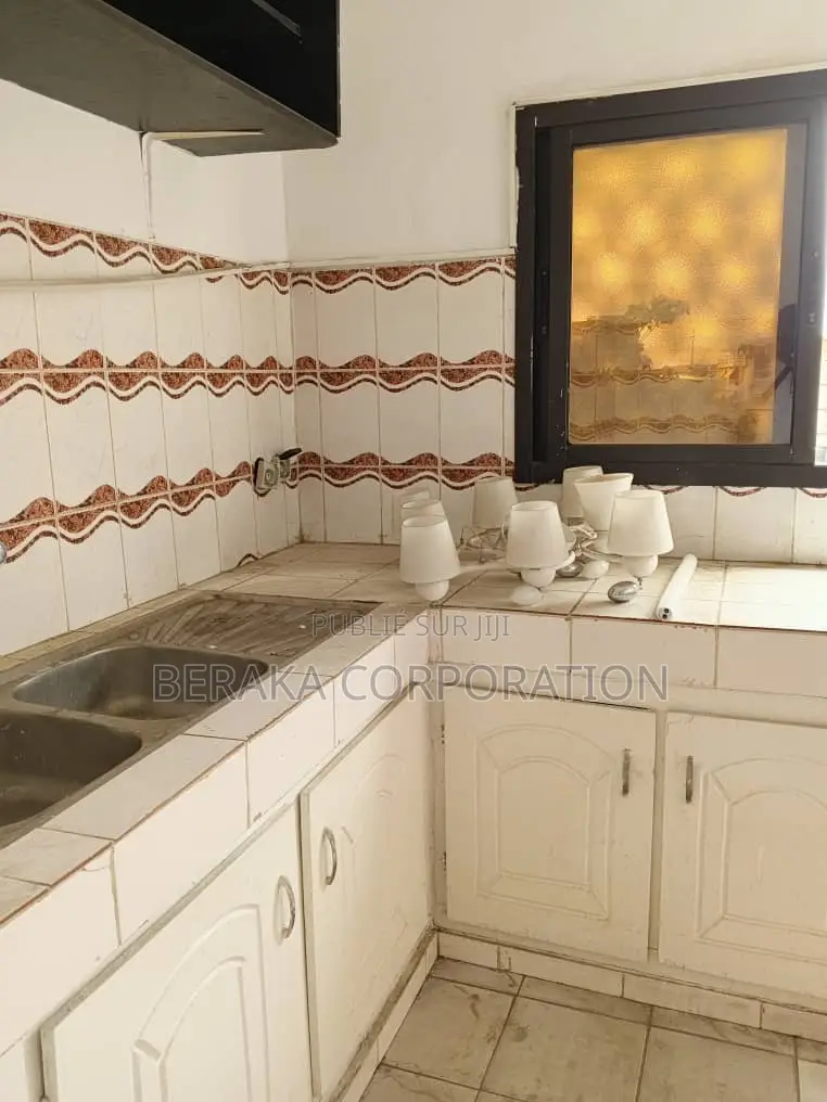 2chbre Appartement dans Beraka Corporation, Cocody à Vendre