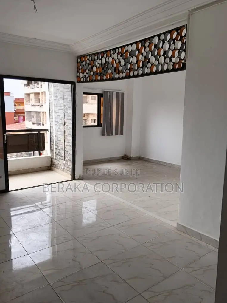 2chbre Appartement dans Beraka Corporation, Cocody à Vendre