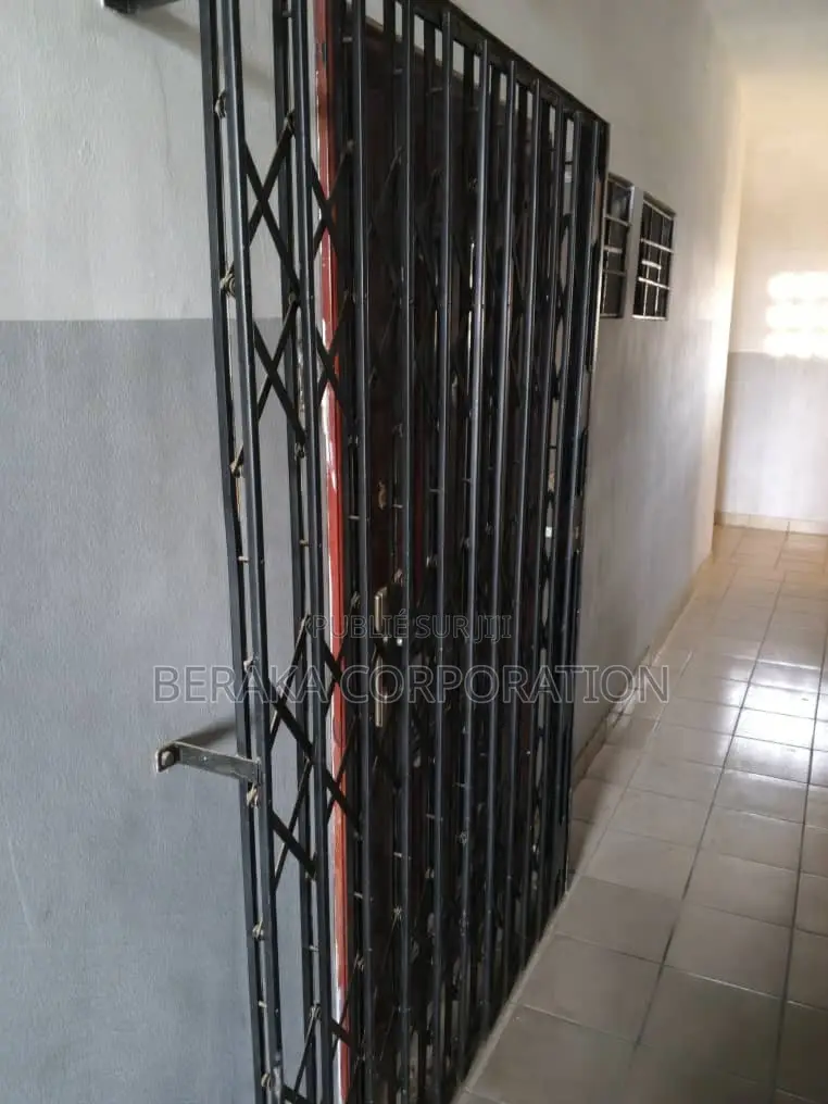 2chbre Appartement dans Beraka Corporation, Cocody à Vendre