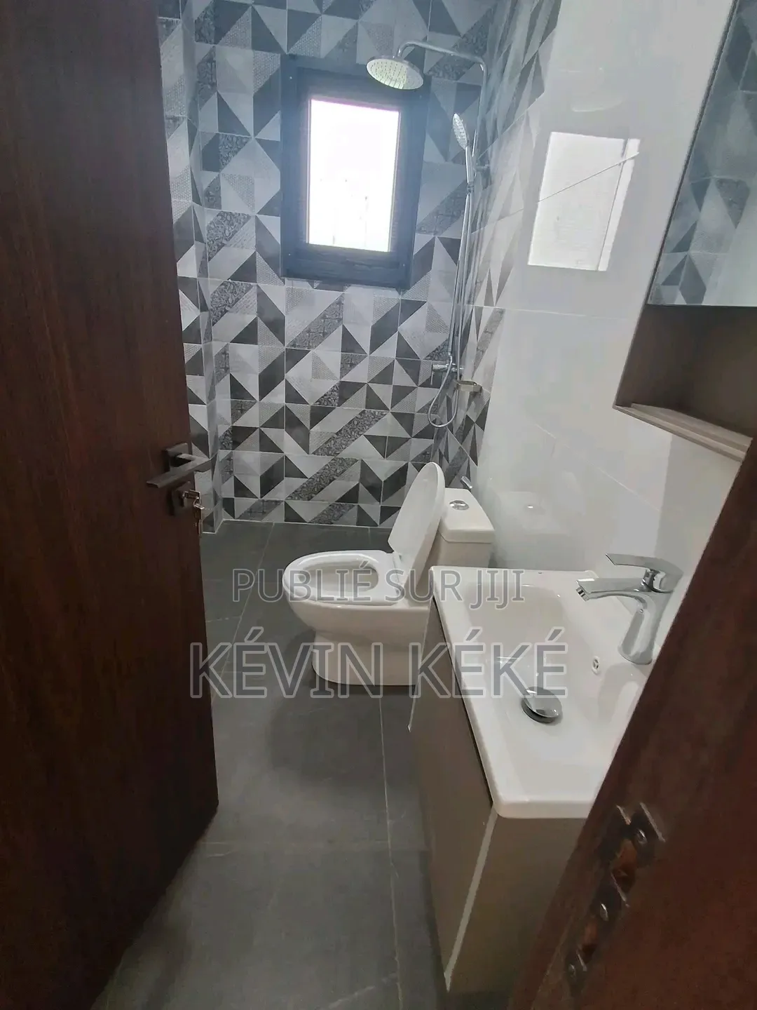 4chbre Duplex dans Grâces Immobilier, Bingerville à Louer