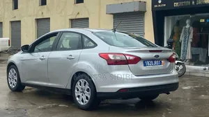 Ford Focus 2014 Gris