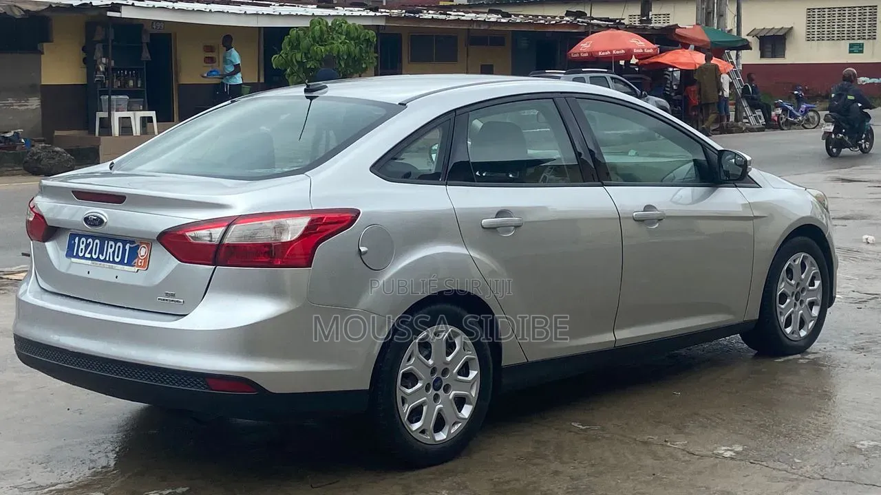 Ford Focus 2014 Gris
