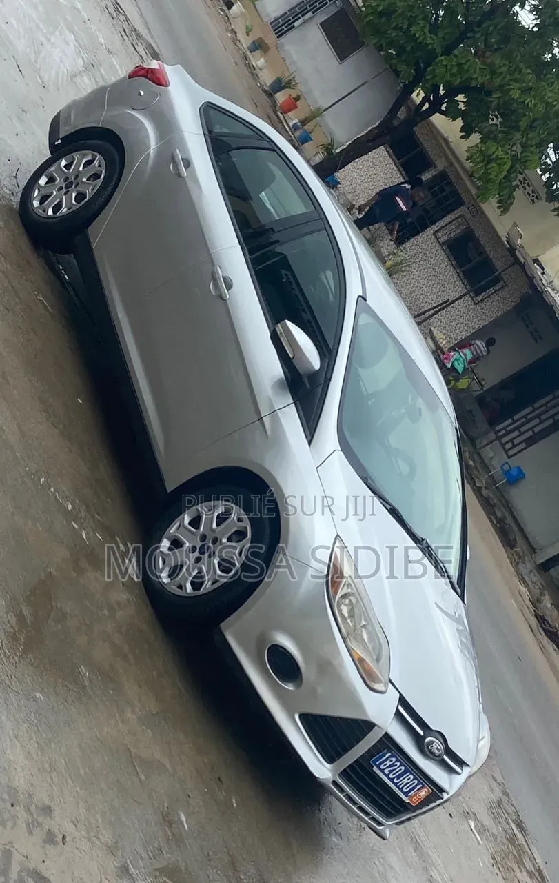 Ford Focus 2014 Gris