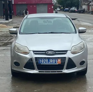 Ford Focus 2014 Gris