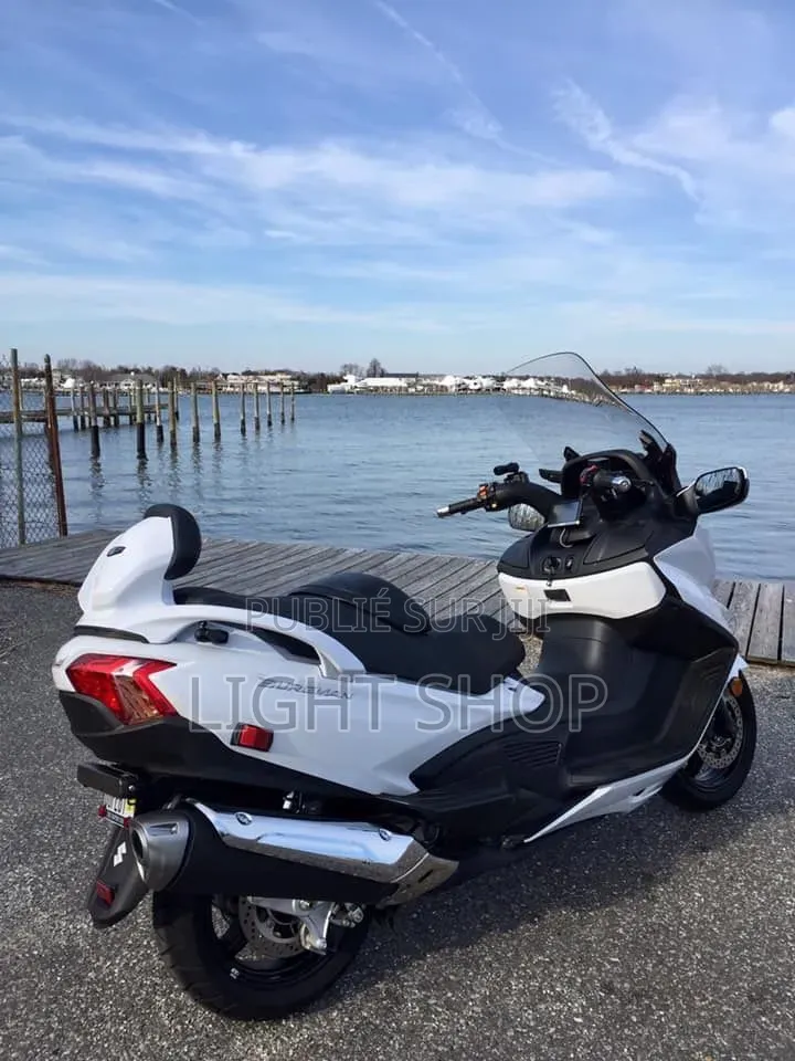 Nouveau Yamaha YBR125 2025 Blanc