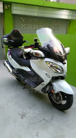 Nouveau Yamaha YBR125 2025 Blanc