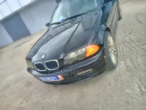 BMW 318ti 2000 Noir